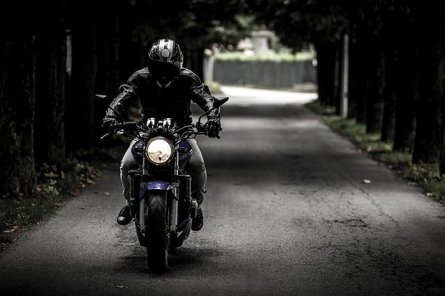Plaque funéraire moto : Rendez hommage à un motard